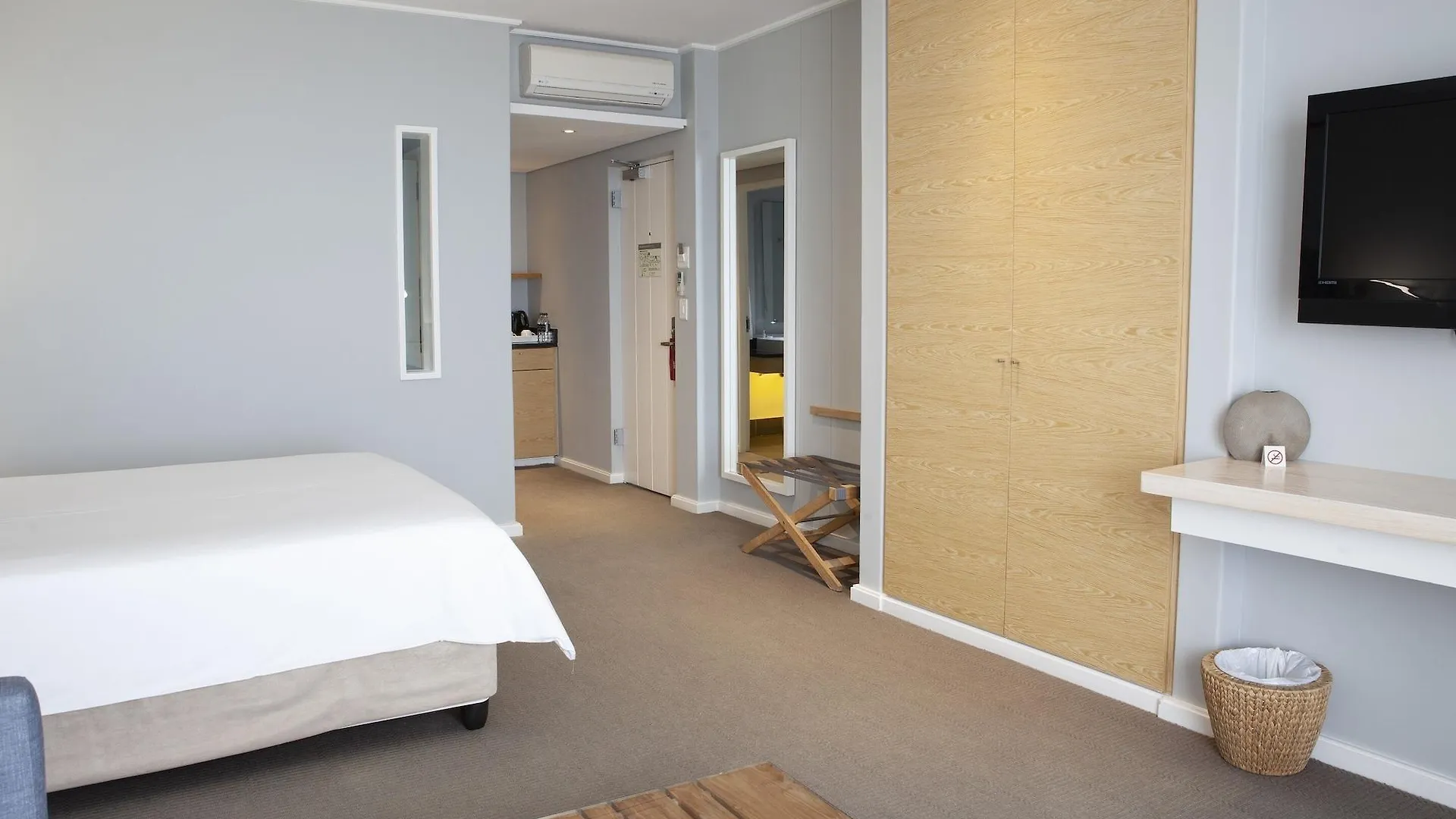 Atlantic Beach Hotel Melkbosstrand 4*,
